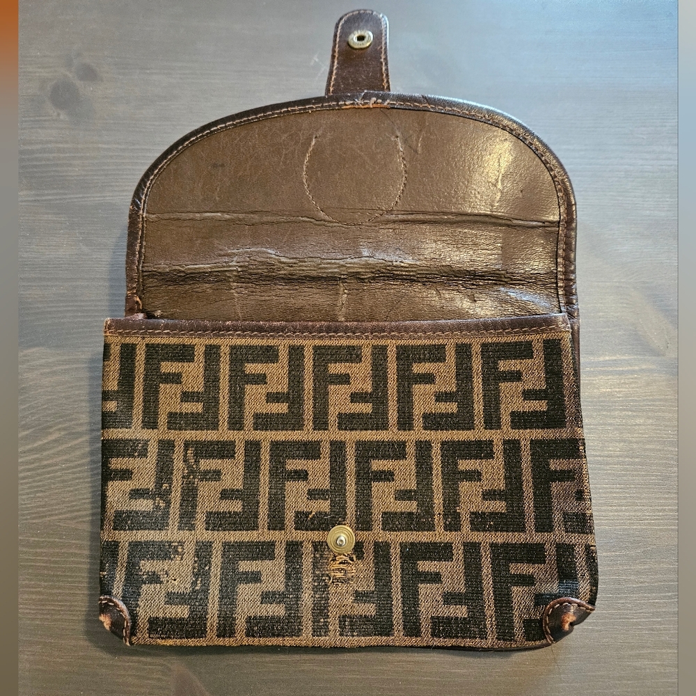 🫟 FENDI - Black/Tan Canvas Clutch with Iconic 'FF' Pattern - Picture 3 of 10